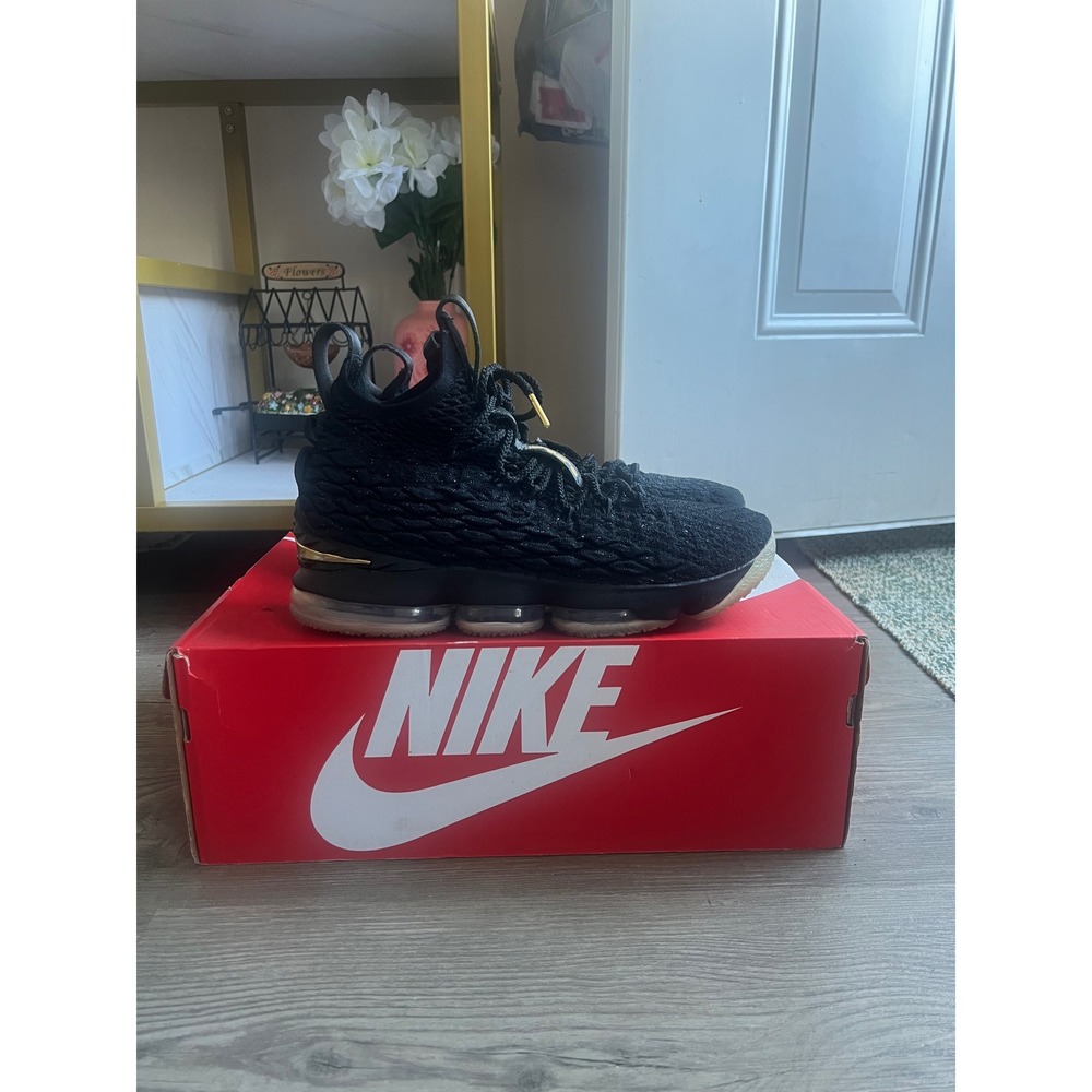 Nike LeBron 15 Men's Black Gold 897648-006 Size 9
